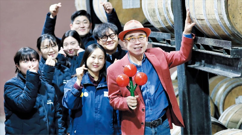 지역민 위해 황톳길 깔고 학생 1000명 장학금