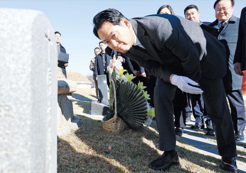 野 소장파 “계엄 사과 안 하면 연판장”… 장동혁은 ‘한동훈 조사’ 꺼내