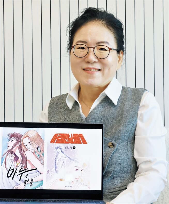 “40년 전 만화방 휩쓴 ‘아르미안의 네 딸들’… 이번엔 웹툰 버전 여왕과 딸들 이야기예요”
