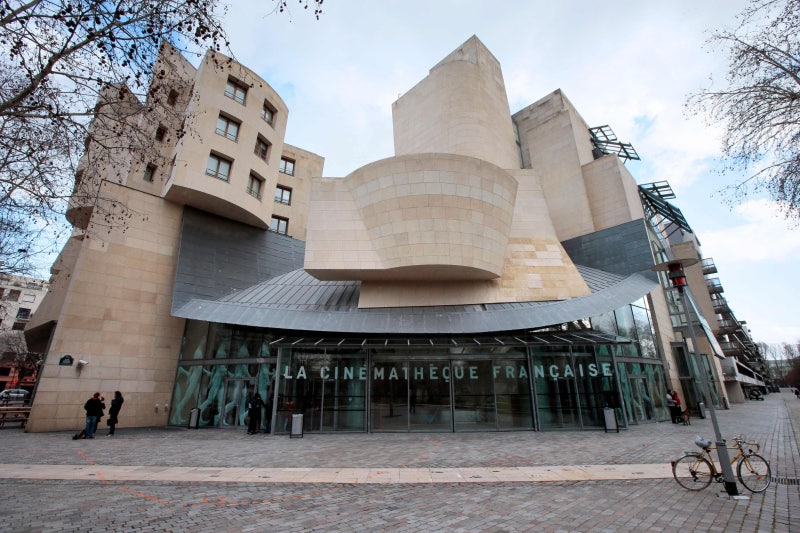 빈대 다시 출몰, 뒤집어진 파리