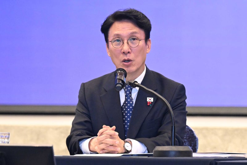 金<b>총리</b> “서울시장 선거 <b>여론조사</b>에서 이름 빼달라”
