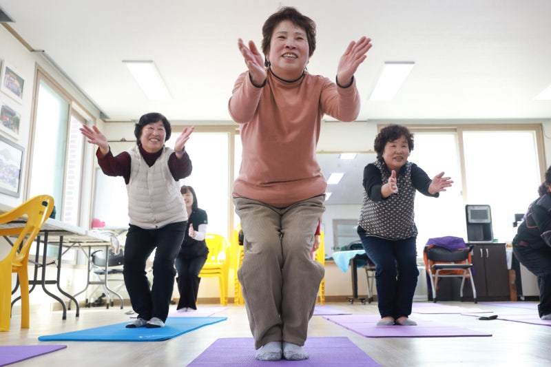 100만원 들여 6개월 노인 운동… 병원비 900만원 덜 들더라