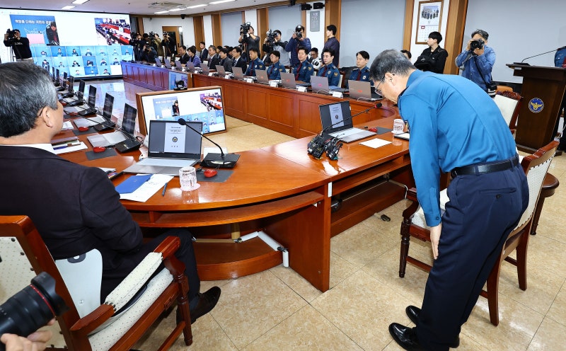 계엄 1년 고개 숙인 경찰 “위헌·위법 행위 동조 않겠다”