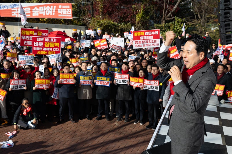 “계엄 악몽 끊자” 요구에도, 장동혁 “끊을 수 있는 건 없다”