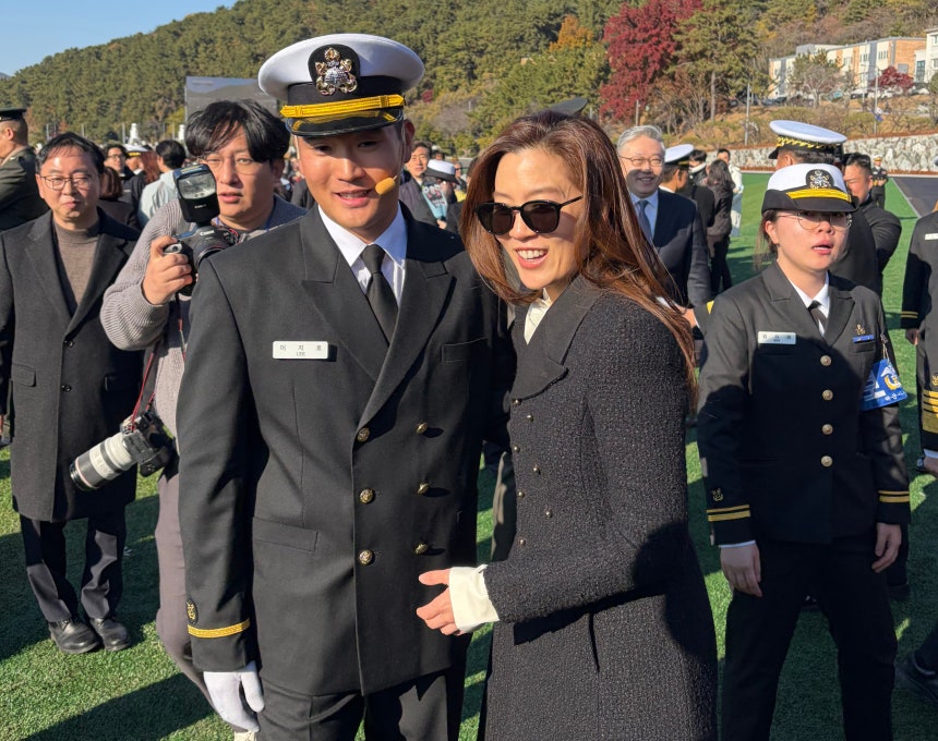 임세령 아들 임관식 패션 화제 명품 선글라스 이미 품절