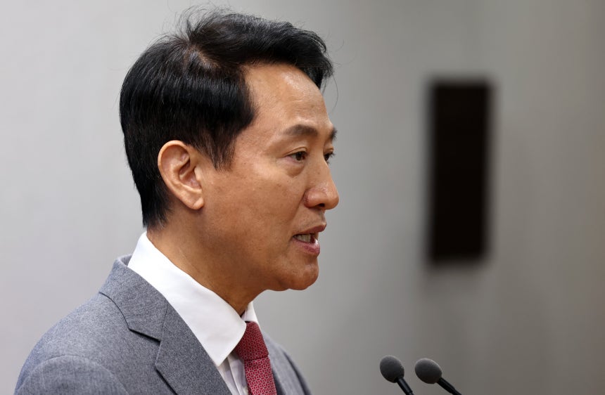 오세훈 서울시장이 지난 1일 오후 서울시청 브리핑실에서 김건희 특검이 오 시장을 '명태균 여론조사비' 대납 혐의로 기소한 것과 관련해 입장을 밝히고 있다. /뉴스1