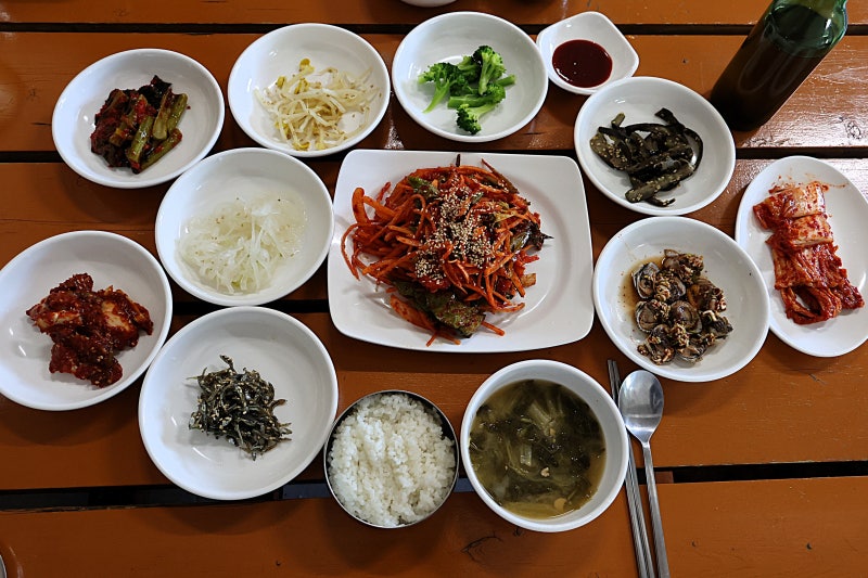 [김준의 맛과 섬] [268] 여수 금오도 서대회무침 백반