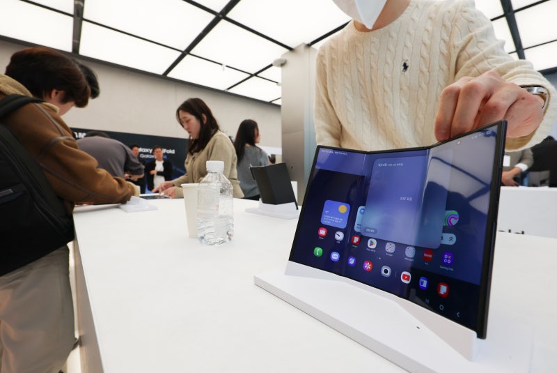 폴더블폰의 진화… 접으면 폰, 펼치면 10인치 태블릿