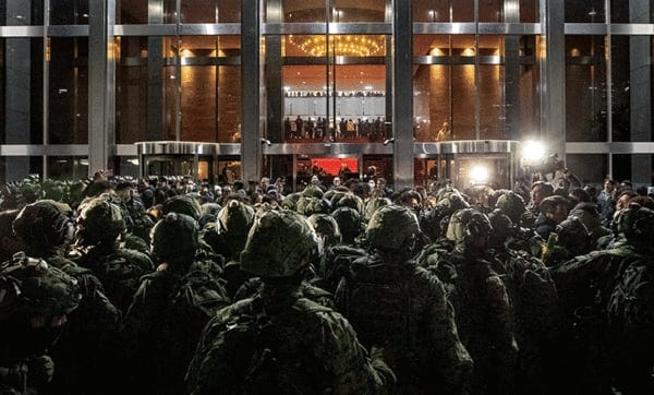 현직 대통령 첫 체포·구속… 총리·장관·육참총장 등 25명 재판에