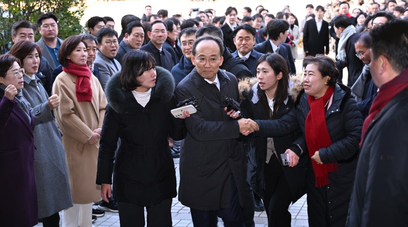 특검 “秋 구속 필요” 304쪽 PPT… 秋 “표결 방해 의도 없었다”