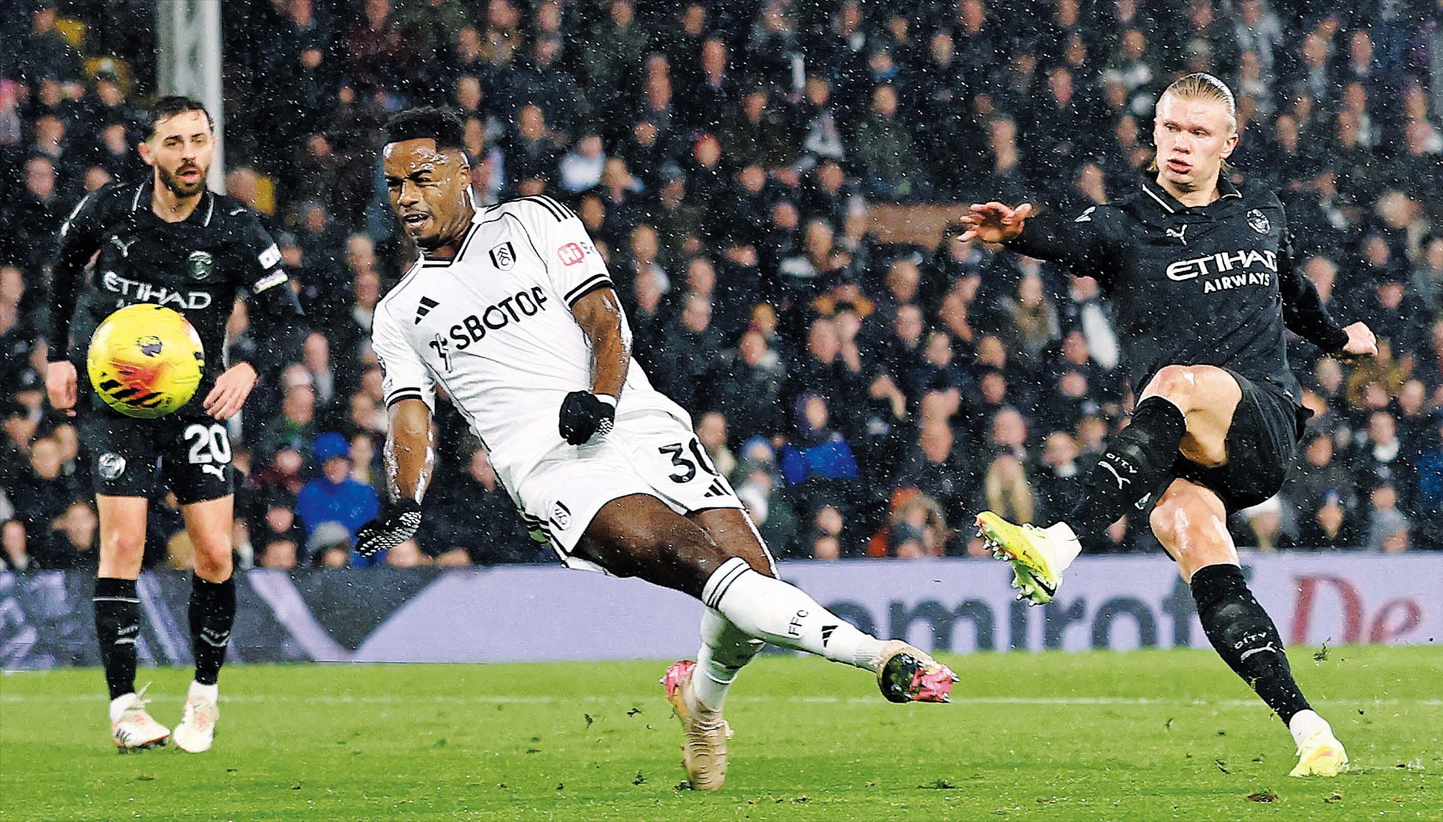 EPL 111경기 만에 100골… 홀란, 시어러 넘어 ‘새 역사’