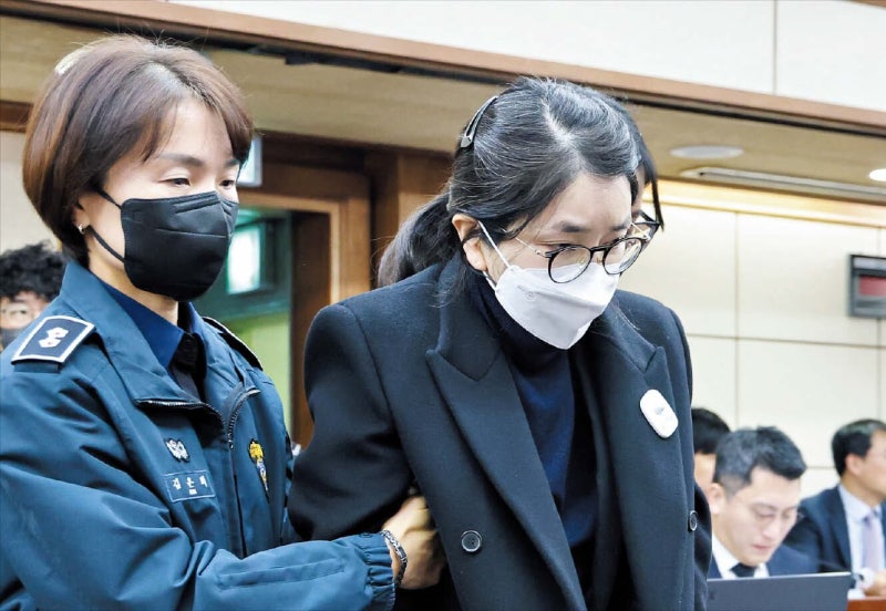 “김건희, 법 위에 서 있었다” 징역 15년·벌금 20억 구형