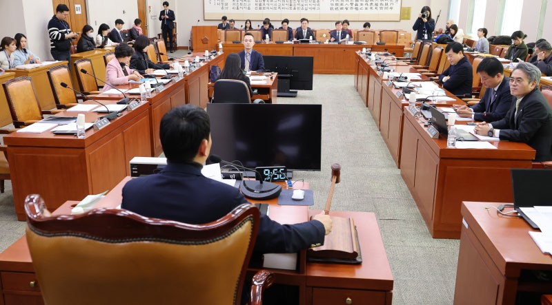 <b>위헌</b> 논란 <b>내란</b>전담<b>재판부</b>, 또 다른 <b>위헌</b> 카드로 덮는 與