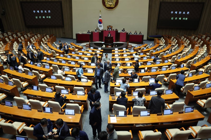 [사설] 필리버스터 24시간도 참을 수 없다는 집권당의 졸렬함
