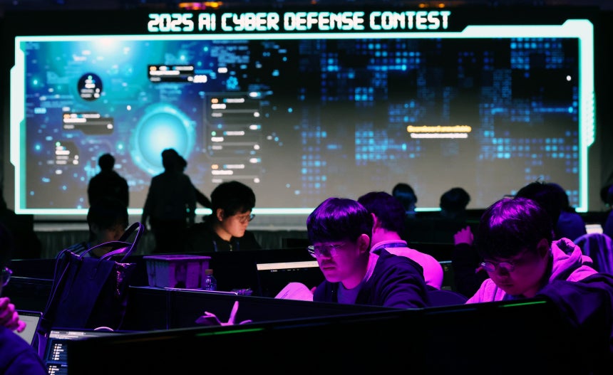 1일 오후 서울 강남구 코엑스 그랜드볼룸에서 제1회 인공지능 해킹방어대회(ACDC·AI Cyber Defense Contest) 본선 경기가 열리고 있다. /뉴스1