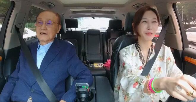 윤일봉(왼쪽)과 딸 윤혜진. /JTBC