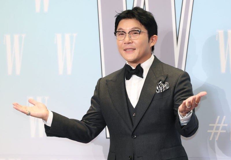‘조폭 연루설’ <b>조세호</b>, 출연 방송 자진<b>하차</b>…“의혹은 사실 아냐”