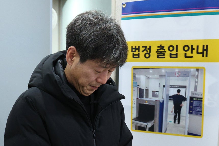 성남 대장동 개발사업 민간업자 남욱씨가 지난 2월 6일 오후 서울 서초구 서울고등법원에서 열린 '대장동 개발 뇌물 혐의' 항소심 선고 공판을 마친 후 법정을 나서고 있다./뉴스1