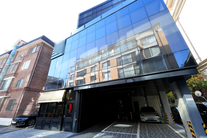 대장동 개발비리 의혹 사건으로 실형을 선고받고 구속된 민간업자인 남욱 변호사가 서울 강남구 청담동 건물 등에 대해 추징보전 해제를 요청했다.사진은 서울 강남구 청담동 건물 모습./뉴스1