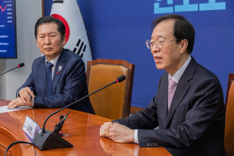 <b>이석연</b>, <b>정청래</b> 앞에서 “국회가 국민 갈등 진원지”
