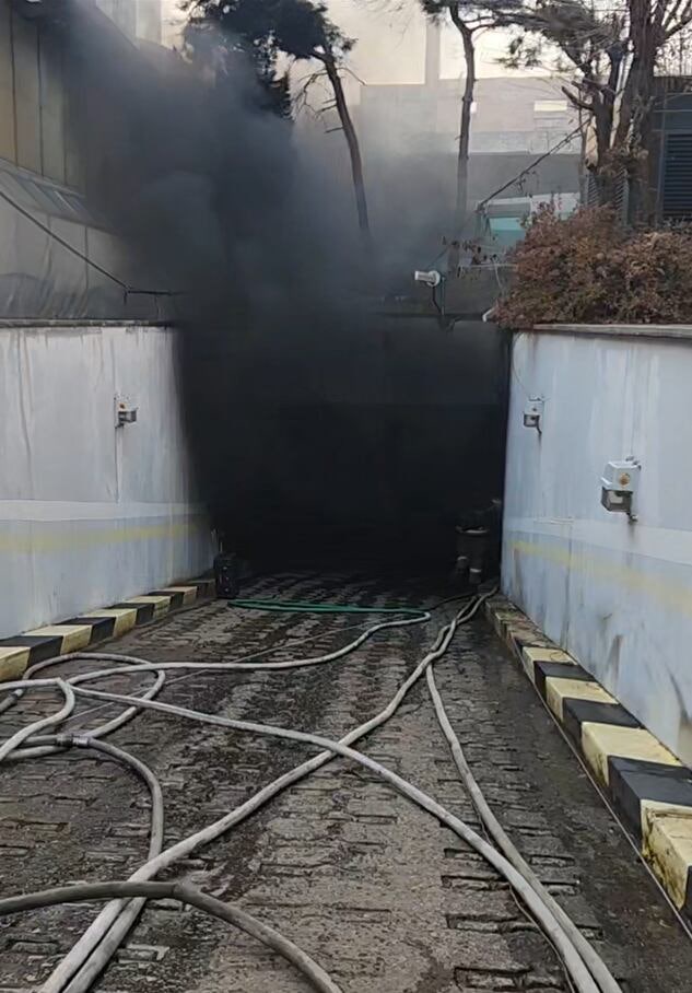 12일 오전 7시 22분쯤 화재가 발생한 인천 부평구 부평동의 한 주상복합 건물 지하 주차장./인천소방본부