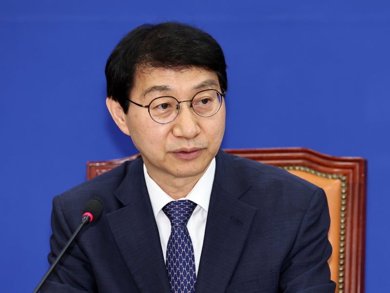 새 <b>국민연금공단 이사장</b>에 <b>김성주</b> 전 의원