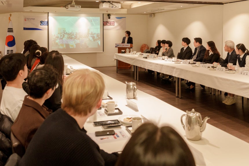 13일 서울 중구 달개비에서 열린 저출산위 미래세대 국민WE원회 모습./저출산위 제공