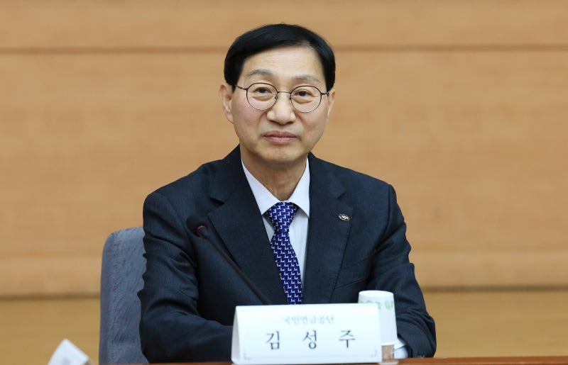 [사설] 국민연금 이사장직 제 집 드나들 듯 하는 김성주씨