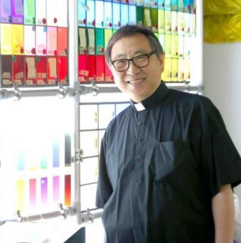 35년 된 반바지 입는 천주교 사제 “우리에게 주어진 오늘이 삶의 전부”