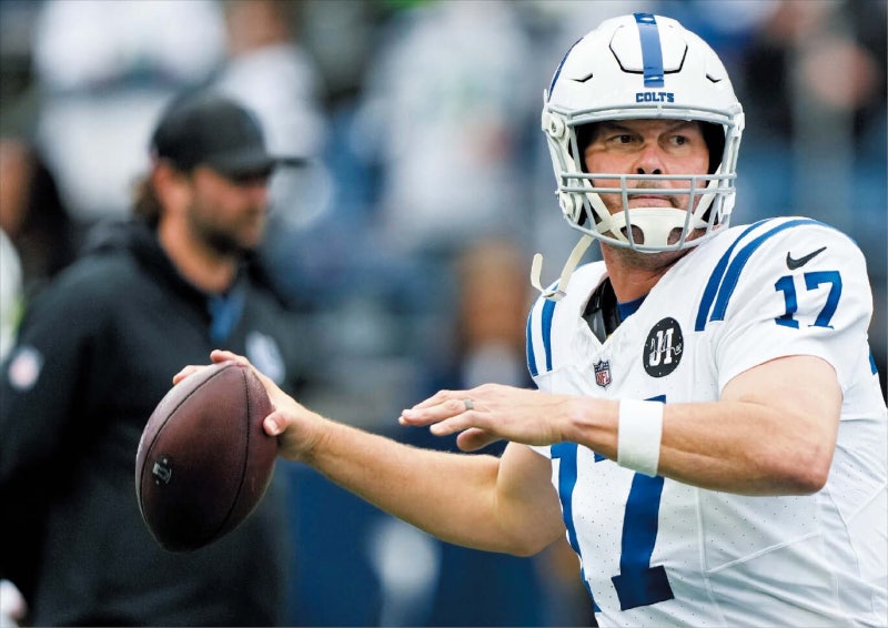 5년 만에 NFL 돌아온 ‘할아버지 쿼터백’