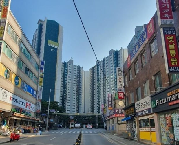 서울 관악구 신림동 신림푸르지오 아파트.이달 18일 41평형이 9억여원에 2회차 경매를 진행한다./땅집고옥션