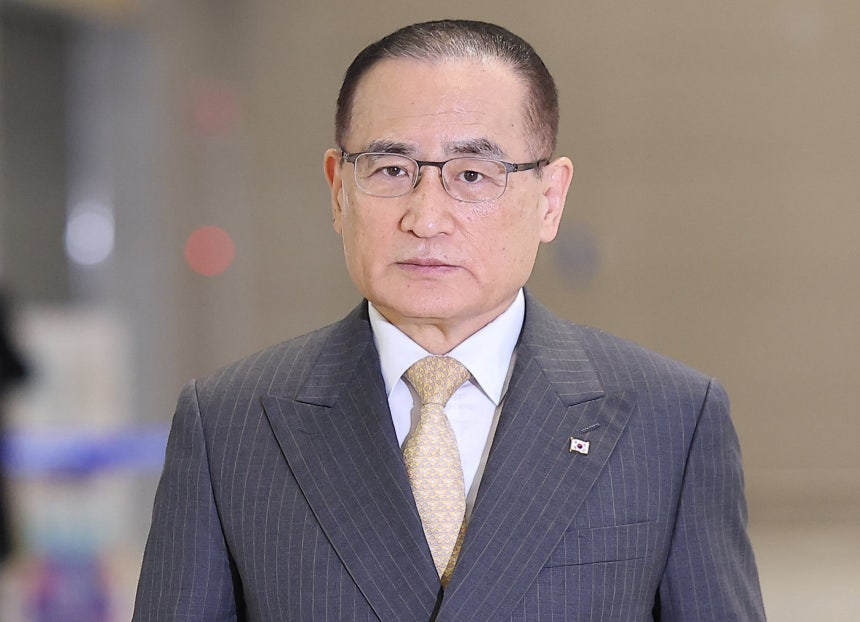 위성락 국가안보실장이 16일 미국 방문을 위해 인천국제공항을 나서고 있다./연합뉴스