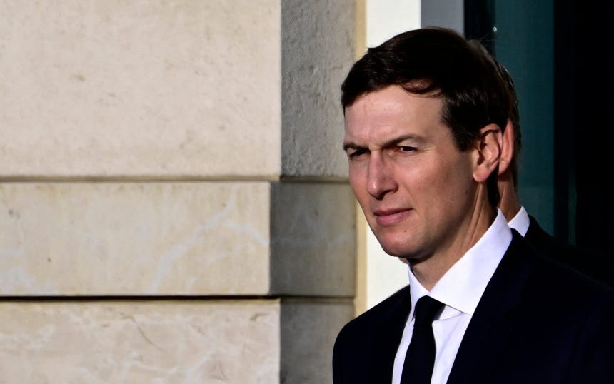 도널드 트럼프 대통령의 사위 재러드 쿠슈너가 운영하는 사모펀드는 16일 워너브라더스 인수전에서 손을 떼겠다고 했다./AFP 연합뉴스