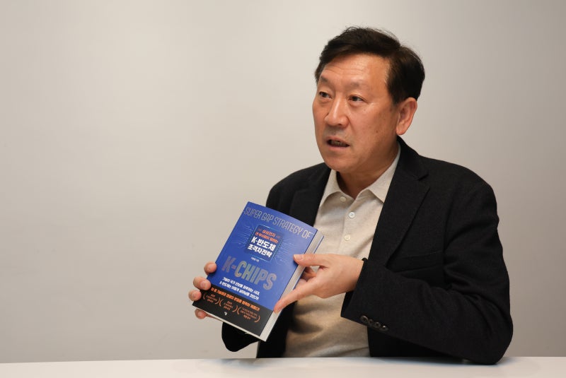 “中 반도체, 코너 추월 나서… AI칩 돌파구로 한국 따라잡기 전략”