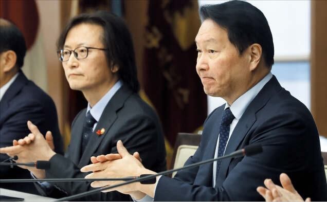 최태원 “45년 된 공정거래법” 개선 요구… 주병기 “비대해진 기업 집단” 문제 지적