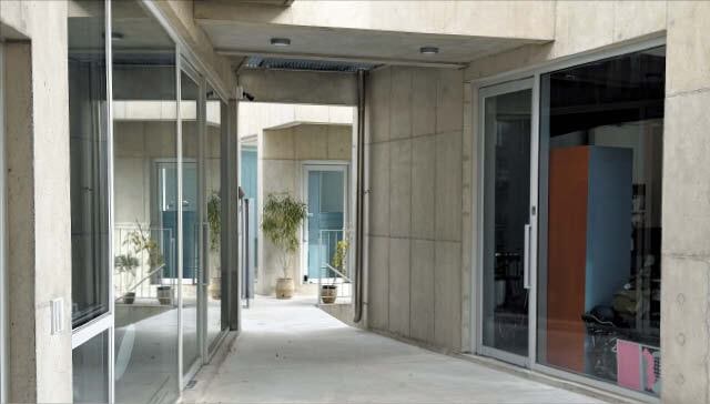 [일사일언] 담장을 헐었더니… 마음이 이어졌다