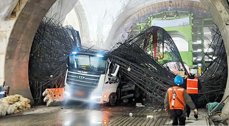 여의도 신안산선 공사장서 철근 무너져… 1명 사망