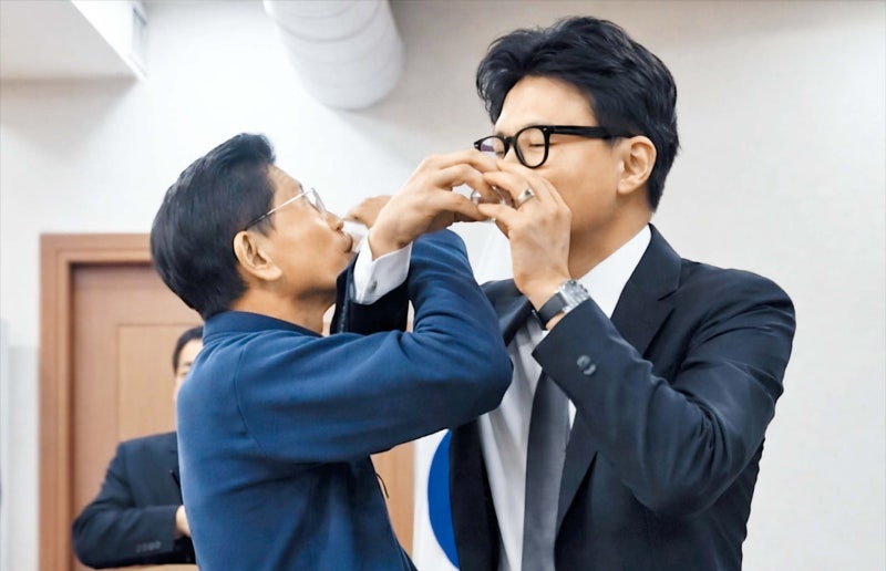 ‘김종혁 중징계’ 역풍 맞은 <b>장동혁</b>, 당명 교체 카드 내밀어