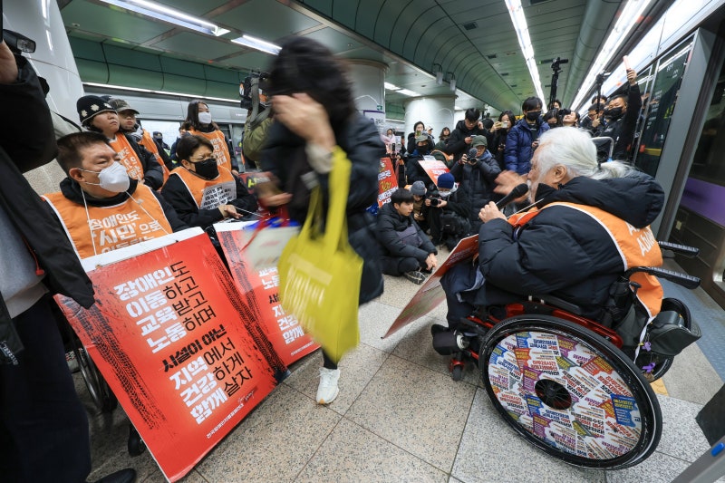 [단독] 전장연, 李정부에 ‘대선 청구서’… 지하철 시위 급증