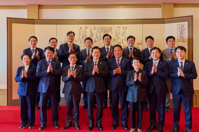 李, 선거 앞두고 메가시티 주도권 노려… 與는 속도전, 野는 속앓이