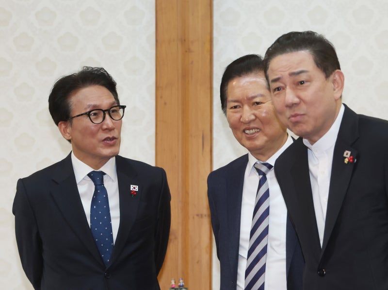 [사설] “李정부 5년 짧다” “교도소서도 인기”, 낯 뜨거운 자화자찬