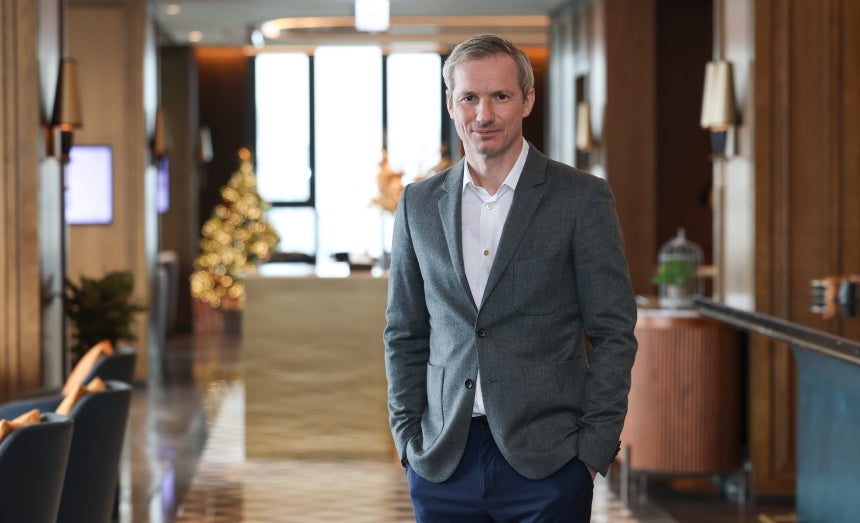 서울 잠실 소피텔 엠베서더 호텔에서 HBA 글로벌 CEO 크리스 갓프리가 본지와 인터뷰하고 있다./고운호 기자