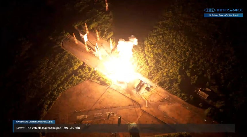 국내 우주발사체 기업 이노 스페이스의 첫 상업 우주발사체‘한빛-나노’가 23일 브라질 알칸타라 우주센터에서 발사되고 있다./ 이노스페이스 유튜브