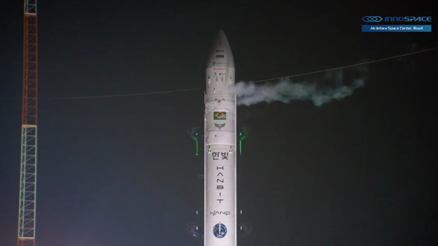 국내 우주발사체 기업 이노 스페이스의 첫 상업 우주발사체‘한빛-나노’가 23일 브라질 알칸타라 우주센터에 발사됐으나 비행 도중 이상이 발생해 생중계가 중단됐다.직전의 로켓 모습./ 이노스페이스 유튜브