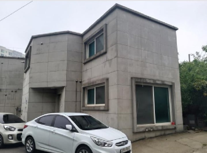 송탄역까지 도보 5분, 2층짜리 단독주택… 1억원대에 경매로