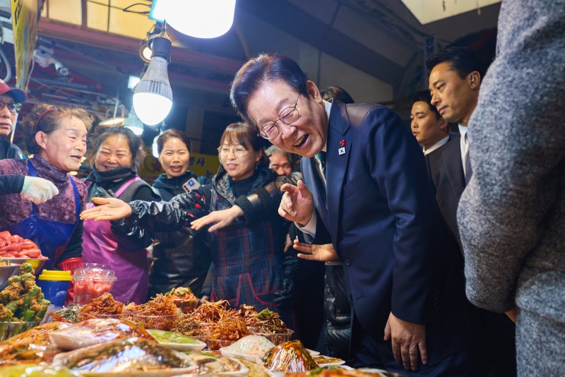 생중계 업무보고, 지방선거 즈음 한번 더 하겠다는 李