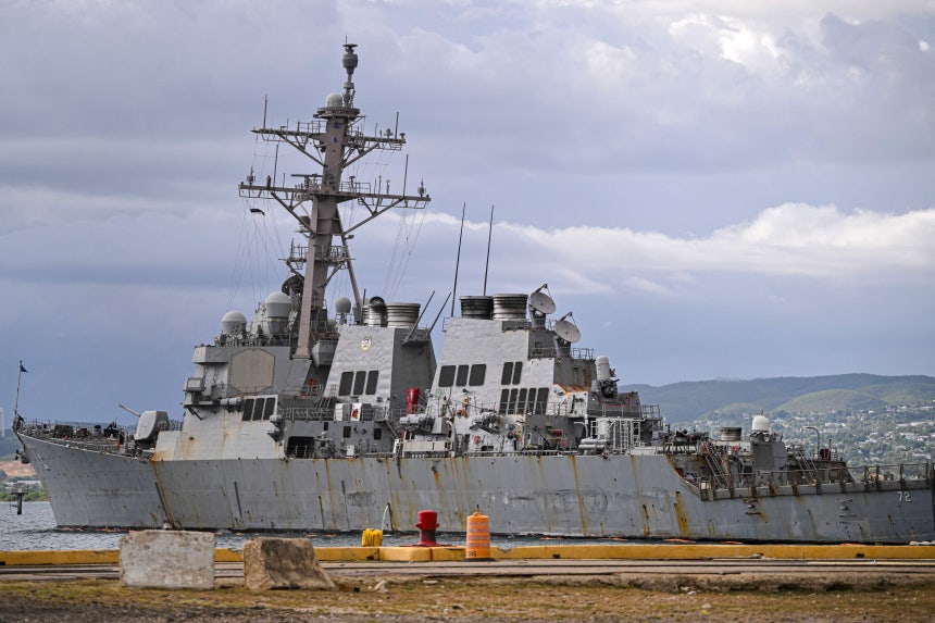 카리브해 작전에 동원된 알레이-버크급 유도미사일 구축함인 스톡데일함이 지난 2일 푸에르토리코 폰세의 항구에 정박한 모습./AFP 연합뉴스