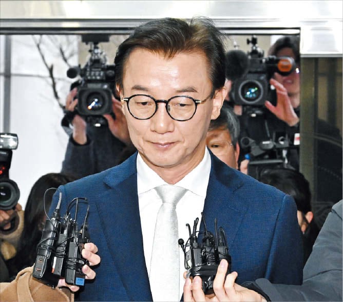 지난 19일 오전 더불어민주당 전재수 의원이 서울 서대문구 경찰청에 출석하고 있다./박성원 기자