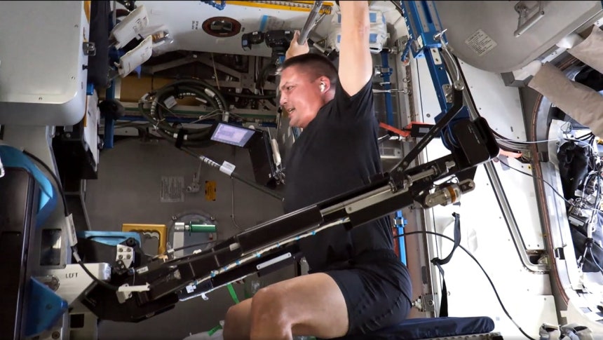 우주비행사 키옐 린드그린이 ISS에서 