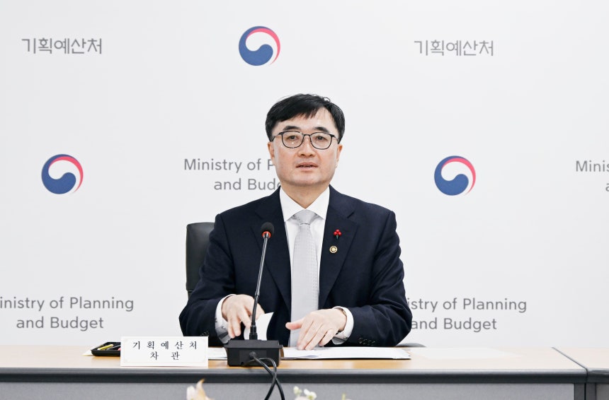 임기근 기획예산처 차관이 1월 2일 KT&G 임시집무청사에서 열린 '재정집행 점검회의'를 주재하고 있다./ 연합뉴스